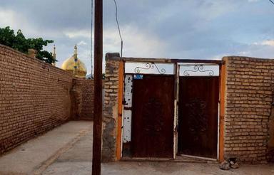 زمین دور دیوار روستای رزقاباد