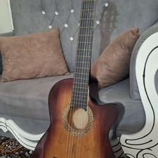 گیتار به همراه کاور