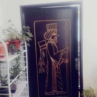 در ورودی آپارتمان چوبی بسیار محکم