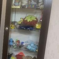 ویترین اسباب بازی در حد نو شیشه ها سالم