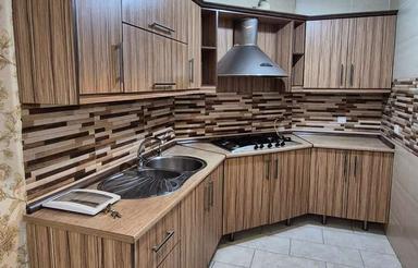 یک خواب در ساختمان هشت واحدی