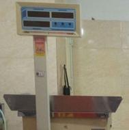 ترازو یخچال میز کار