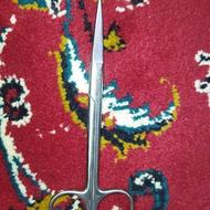 یک عدد قیچی جراحی