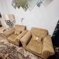 مبل و میز وسط