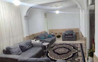 آپارتمانی طبقه همکف حیاط مجزا