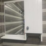 اینه کمد دارفقط در حمام استفاده شده