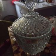 شکلات خوری یا آجیل خوری