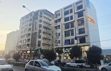 اداری شیک در بر خیابان اصلی شهر در بهترین لوکیشن