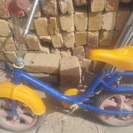 دو عدد دوچرخه نیاز به تعمیر