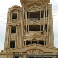 نیازمند تعداد زیادی افراد در سنگکاری ساختمان