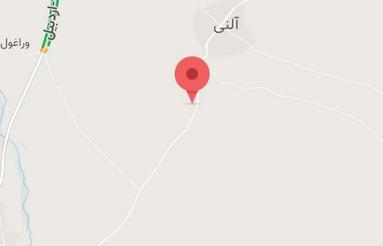 زمین در جاده مشکین به آلنی روبروی درمانگاه وسالن