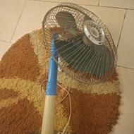 یک عدد پنکه ایستاده