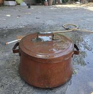 دیگ مسی بزرگ
