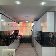 فروش آپارتمان 95 متر دوخوابه و پارکینگ مشاع و شیک وتمیز