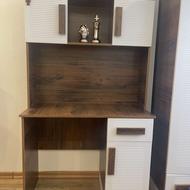 میز تحریر با کتابخانه