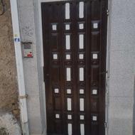 در حیاط کوچک موتور رو