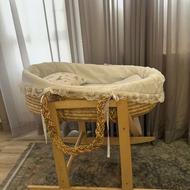 گهواره حصیری به همراه آغوشی