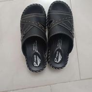 یک جفت صندل نو