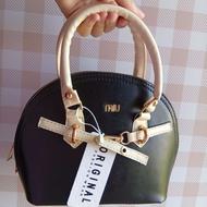کیف نیمگرد MIU
