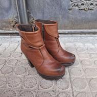 کفش بسیار تمیز با چرم طبیعی
