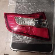 چراغ کولیوس روی درب صندوق عقب چپ(راننده)