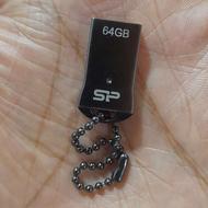 فلش 64 گیگ سیلیکن پاور