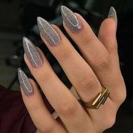کاشت ناخن همراه تخفیف ویژه