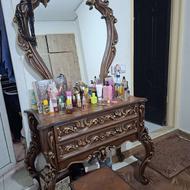 تخت دونفره با آینه و بغل تختی