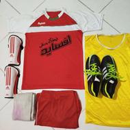 لباس فوتبال و کفش وسایل