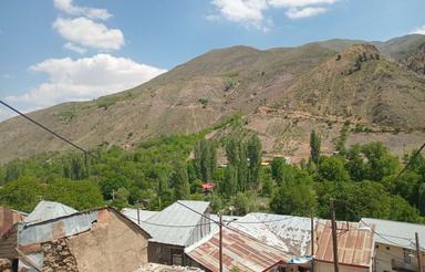 زمین ویلای داری دختر سیب .گردو.البالو.گوجه سبز