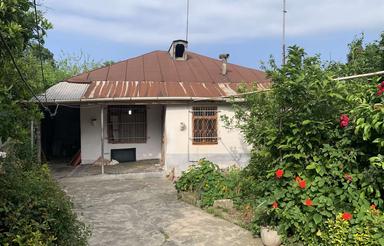 زمین با بنای قدیمی