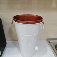 سطل یا گلدان فلزی