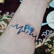 تتو کار انجام خالکوبی طرح وساده پر کردن ابرو سایه