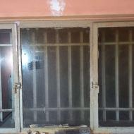 پنجره با شیشه