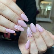 مدل برای کاشت ناخن فقط هزینه مواد گرفته میشه