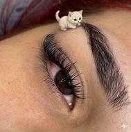 اکستنشن مژه تخصصی با ظاهری طبیعی و ماندگاری بالا