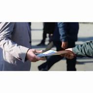 پرند هستم تراکت پخش کن هستم