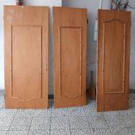 درب چوبی .سرامیک. روشویی.دستگیره.پریز.لوله اتصالات.سکوریت