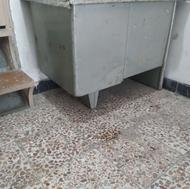 میز فلزی سالم