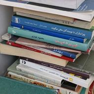 بیشتر از پنجاه جلد کتاب دارم برای فروش