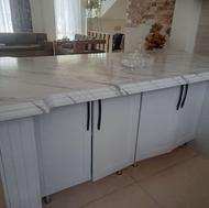 جزیره آکبند باچهار تا کابینت ویترین بغل واستفاده میز 8نفره