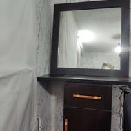 آینه بزرگ با میزش