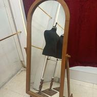 اینه ایستاده