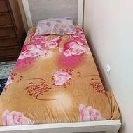یک عدد تخت خواب دو کشو بسیار تمیز