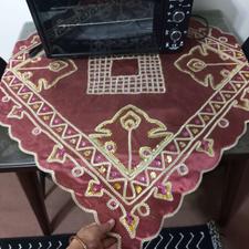 رومیزی مخمل کارشده زرشکی /بیرون اینکار یک وخورده ای