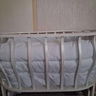 گهواره کنار تخت مادر