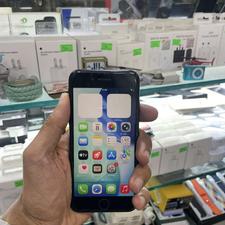 آیفون 128 SE2020