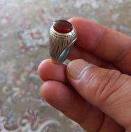 انگشتر عقیق کهنه سرخ یمن، رکاب حرز دار و کار دست