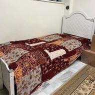 تخت تک نفره چوبی درحد نو همراه با خوشخواب