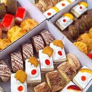 فروشنده و صندوق دار قنادی